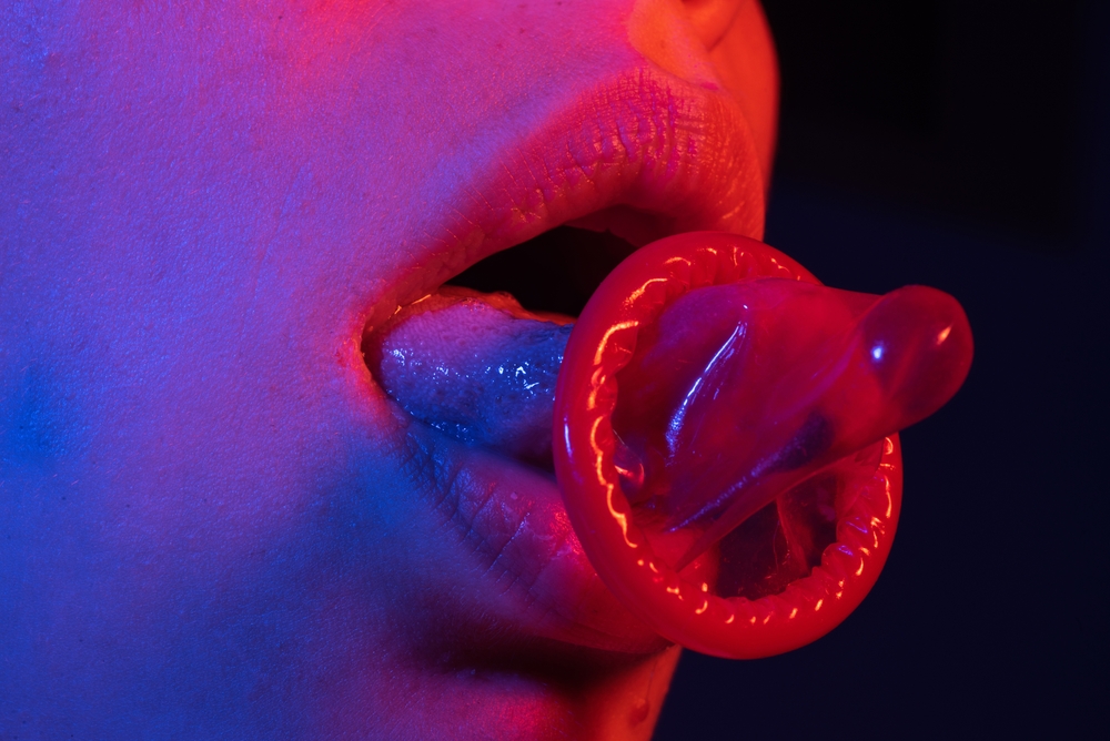 Adult Friend Finder vs. Woomatch.com – The Safer, More Discreet Choice for Adult Dating